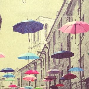 3/$15 ❤️ 11” x 9” Canvas Art - Umbrella ☂